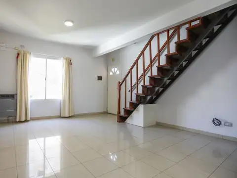 Depto Tipo Casa en Venta 8 años