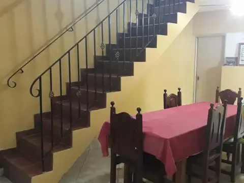 Casa 6 ambientes con 4 baños