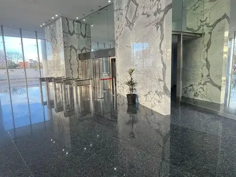 Oficina en Venta con 4 cocheras