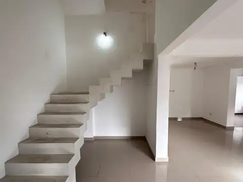 Depto Tipo Casa en Venta con 1 cocheras