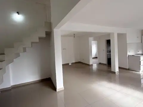 Depto Tipo Casa 4 ambientes con 3 baños