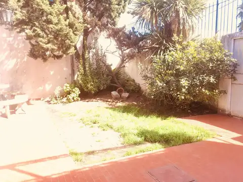 Depto Tipo Casa 4 ambientes con 2 baños
