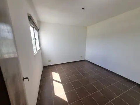 Casa 6 ambientes con 2 baños