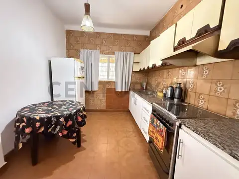 VENTA CASA 4 AMBIENTES CON JARDIN