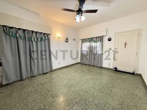 Francisco Sierra 2200, Piso 0