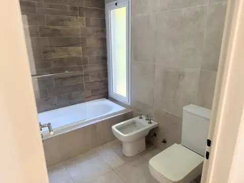 Casa en Alquiler en Puertos, USD 2.800