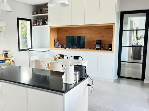 Casa 4 ambientes con 3 baños