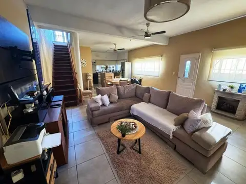 OPORTUNIDAD CASA EN DOS PLANTAS ESCUCHA OFERTAS