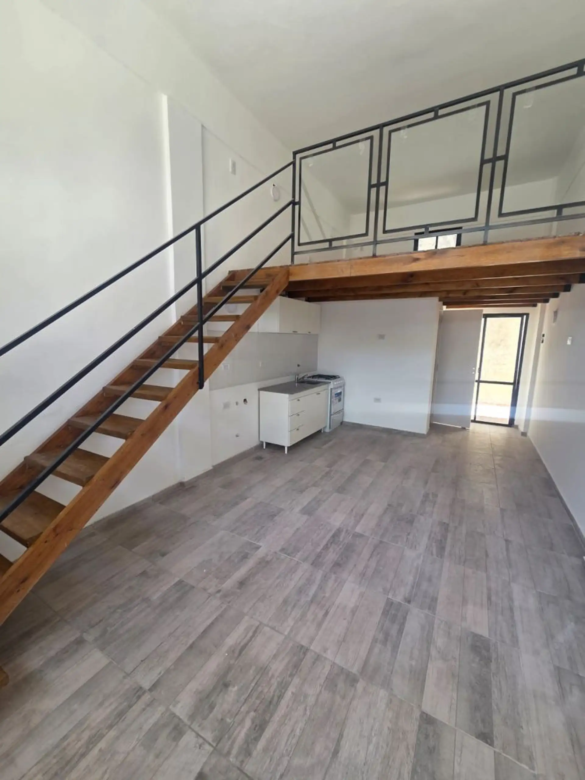 Venta PH Dúplex 2 ambientes a la calle con patio Chaco 2600 esquina Alberti