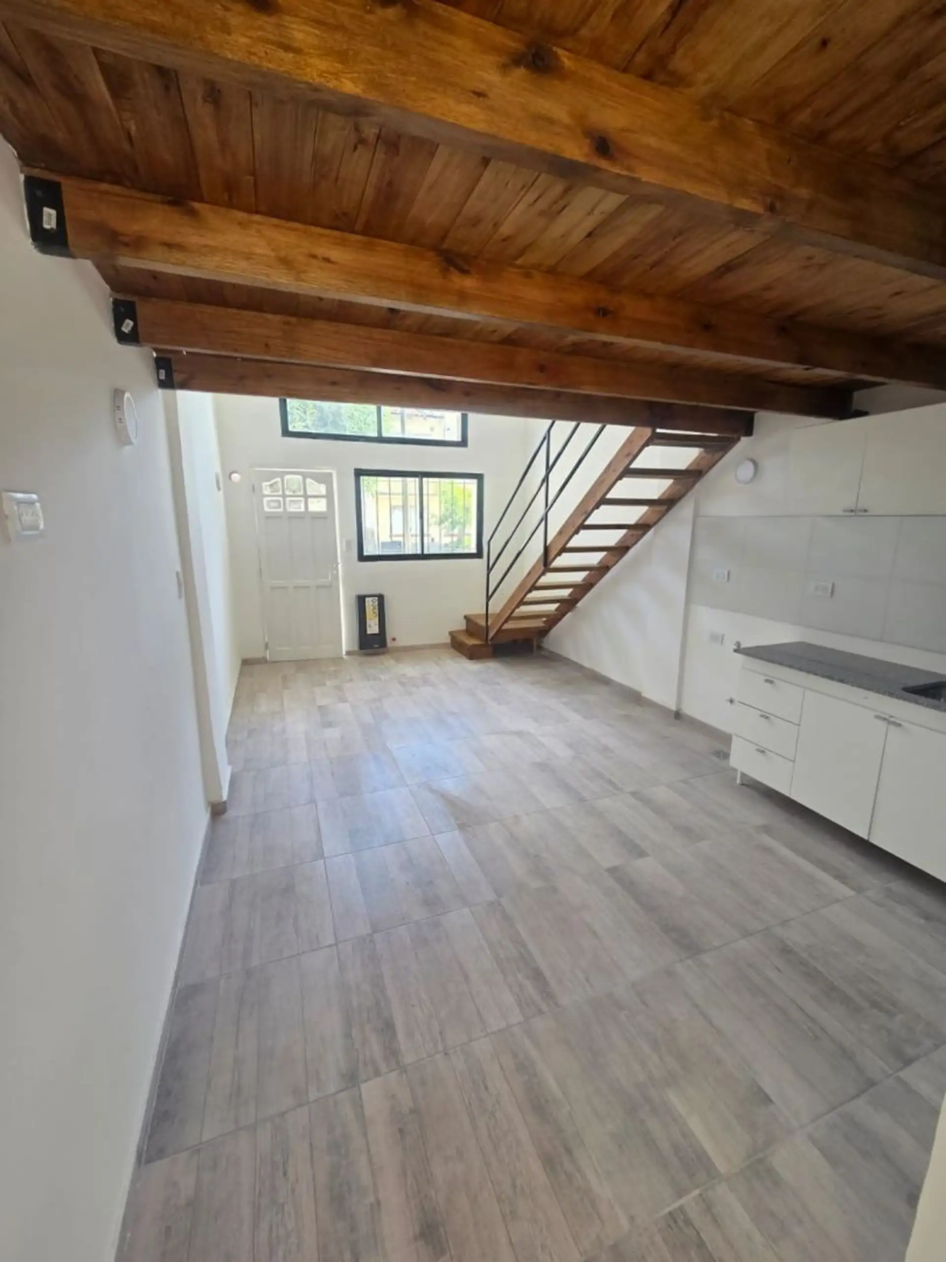 Venta PH Dúplex 2 ambientes a la calle con patio Chaco 2600 esquina Alberti