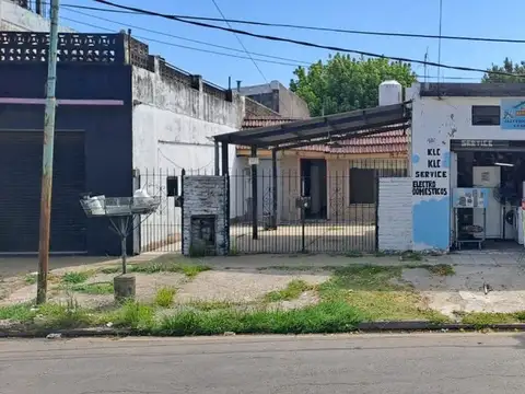MORON - DOS UNIDADES HABITACIONALES + LOCAL