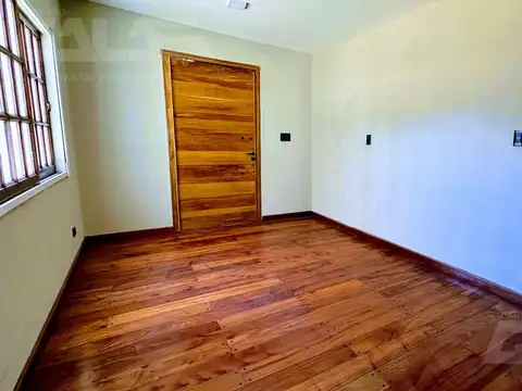 Casa 5 ambientes con 4 baños