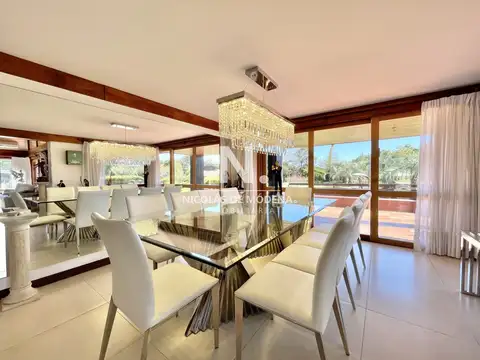 Casa 7 ambientes con 5 baños