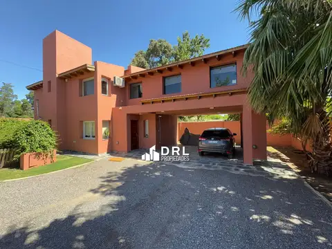 Casa 5 ambientes con 2 baños