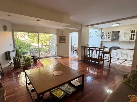 Casa 8 ambientes con 3 baños