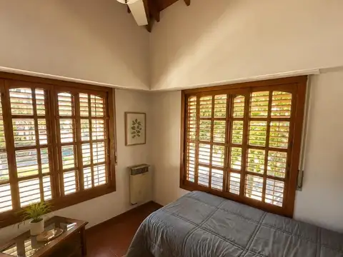 Casa en Venta con 3 cocheras