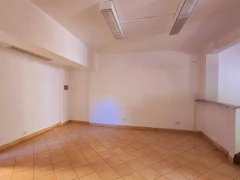 CASA A LA VENTA 5 AMBIENTES Y LOCAL HAEDO, MORON