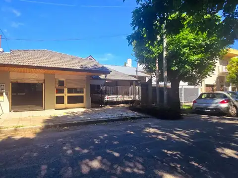 CASA A LA VENTA 5 AMBIENTES Y LOCAL HAEDO, MORON
