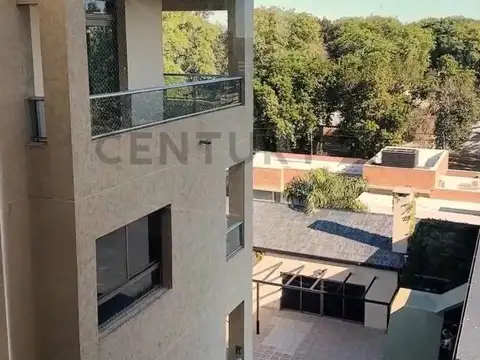 Oyoli 100, Piso 4