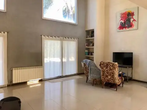 Casa 6 ambientes con 4 baños
