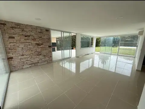 Casa 5 ambientes con 5 baños