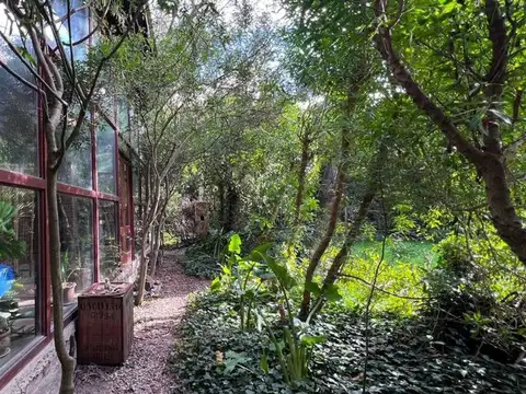 VENTA CASA 3 AMBIENTES CON PARQUE, LOS ACANTILADOS