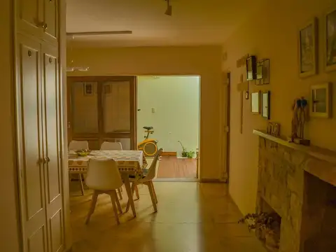 Casa 9 ambientes con 2 baños