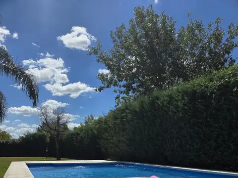 Casa con pileta en alquiler temporario  Funes Town