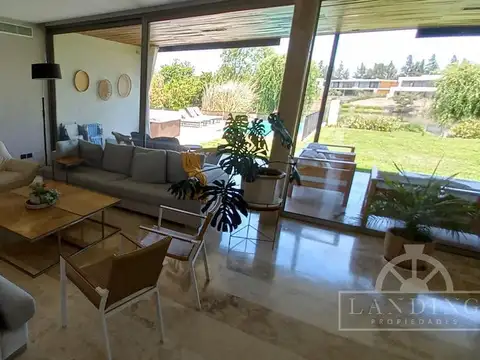 Casa en Venta en Albanueva, USD 1.350.000