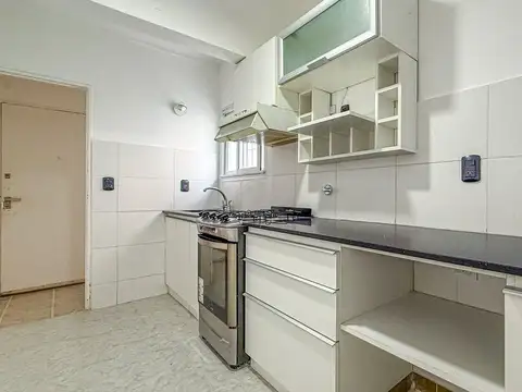VENTA DEPTO 4 AMBIENTES LA PERLA COCHERA Y  PATIOS