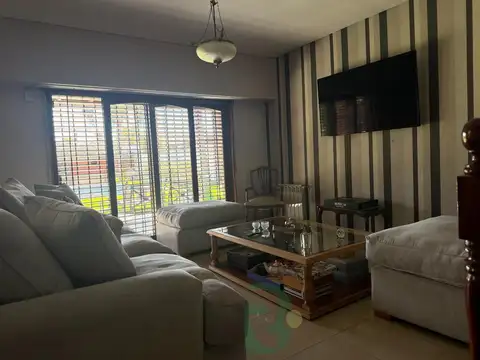 Casa en Venta con 6 cocheras