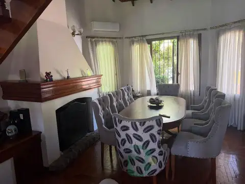 Casa 5 ambientes con 4 baños