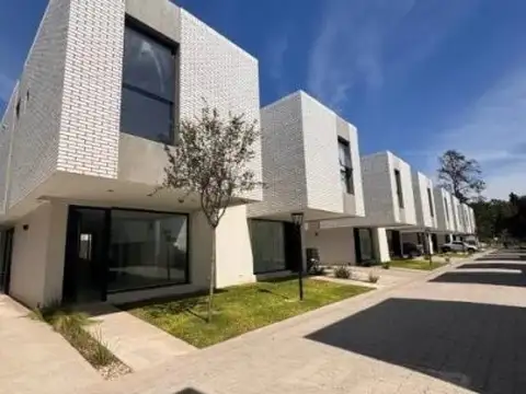 Casa en Alquiler de 3 dormitorios