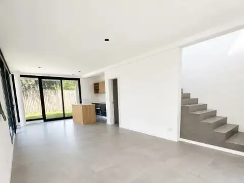 Casa 4 ambientes con 3 baños