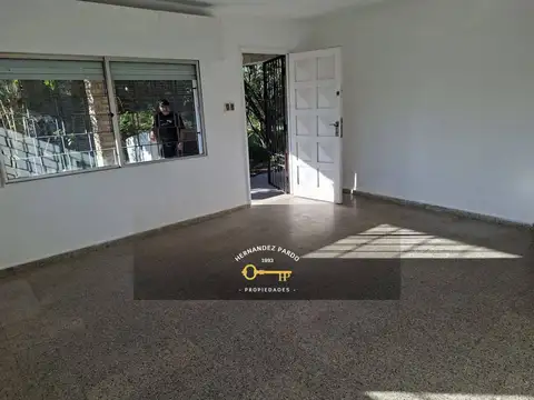 Casa en Alquiler con 1 cochera