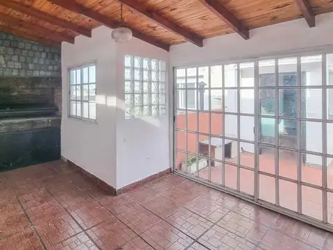 Venta PH 4 amb. quincho parrilla terraza permuta
