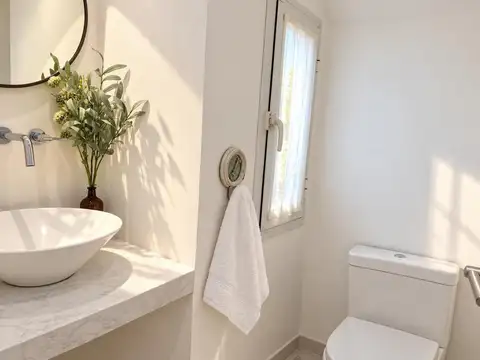 Casa 6 ambientes con 4 baños