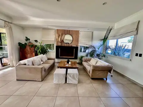 Avenida De Los Lagos 5300