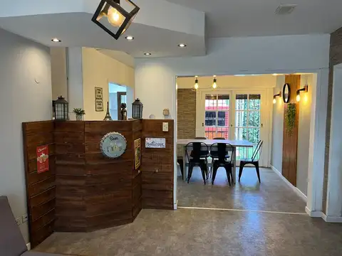 VENTA CASA 4 AMBIENTES CON COCHERA Y PATIO CON PARRILLA