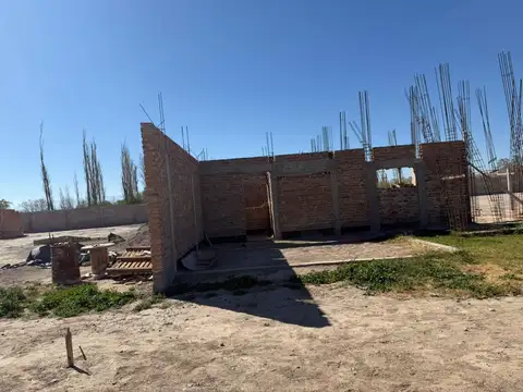 TERRENO CON OBRA GRUESA. B° PRIVADO. SANTA LUCIA