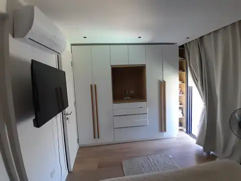 Casa en Alquiler con 2 cocheras