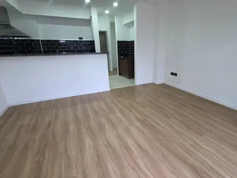 Venta departamento 2 amb con cochera Varela Centro
