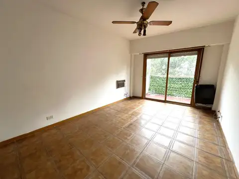 Muy buen Departamento 3 ambientes c/ balcón al Fte - Cochera Cubierta