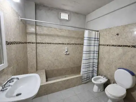 CASA CON 2 VIVIENDAS EN VENTA EN B° LOS IMIGRANTES