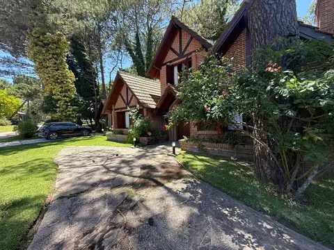 Casa 5 ambientes con 4 baños