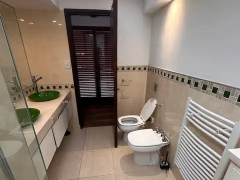 VENTA CASA LOMAS DE SAN MARTIN 3 DORM PILETA