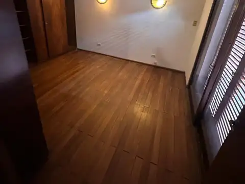 Casa 6 ambientes con 2 baños