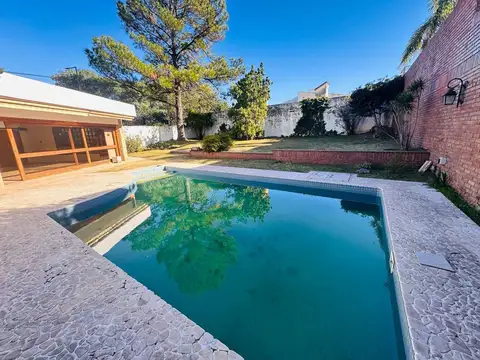 VENTA CASA LOMAS DE SAN MARTIN 3 DORM PILETA 