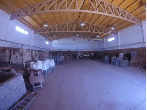 Vendo base, con Galpón y oficinas en Rincón de los Sauces.