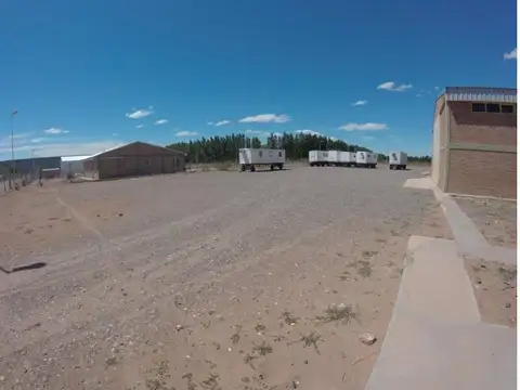 Vendo base, con Galpón y oficinas en Rincón de los Sauces.